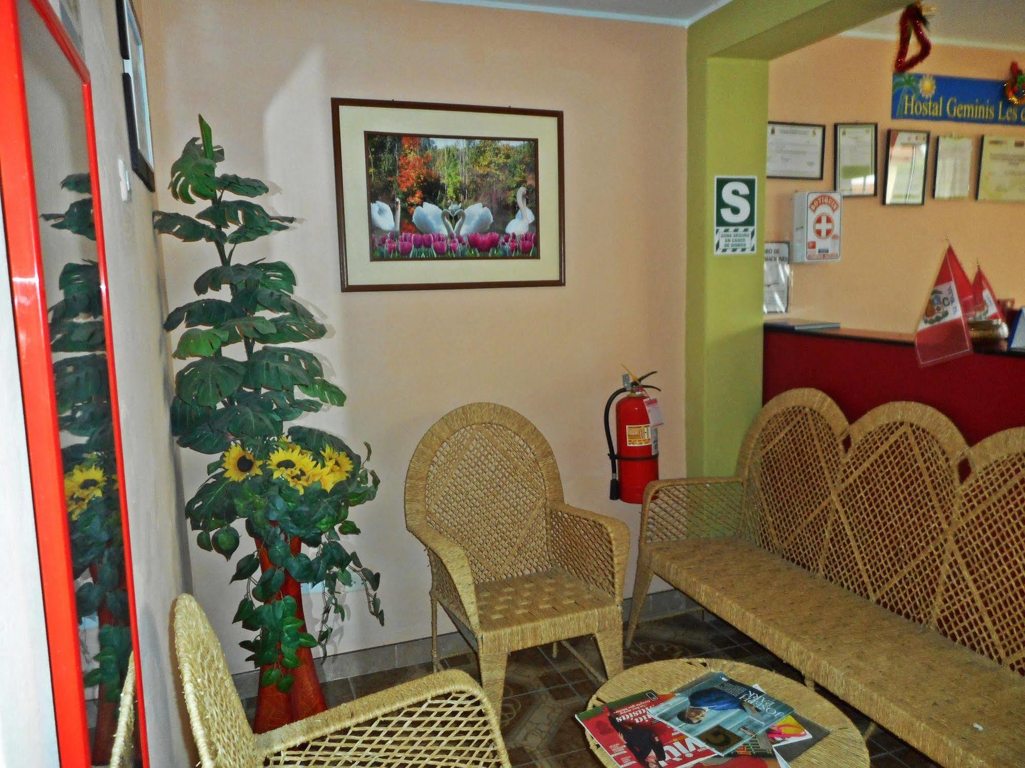 Hostal Geminis San Juan Bautista ภายนอก รูปภาพ