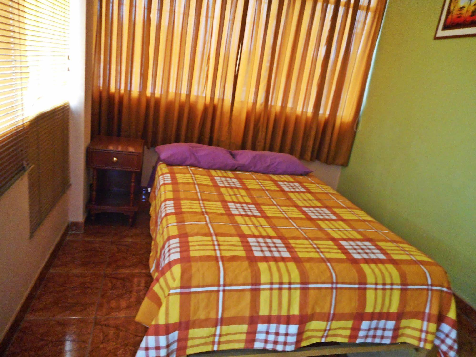 Hostal Geminis San Juan Bautista ภายนอก รูปภาพ