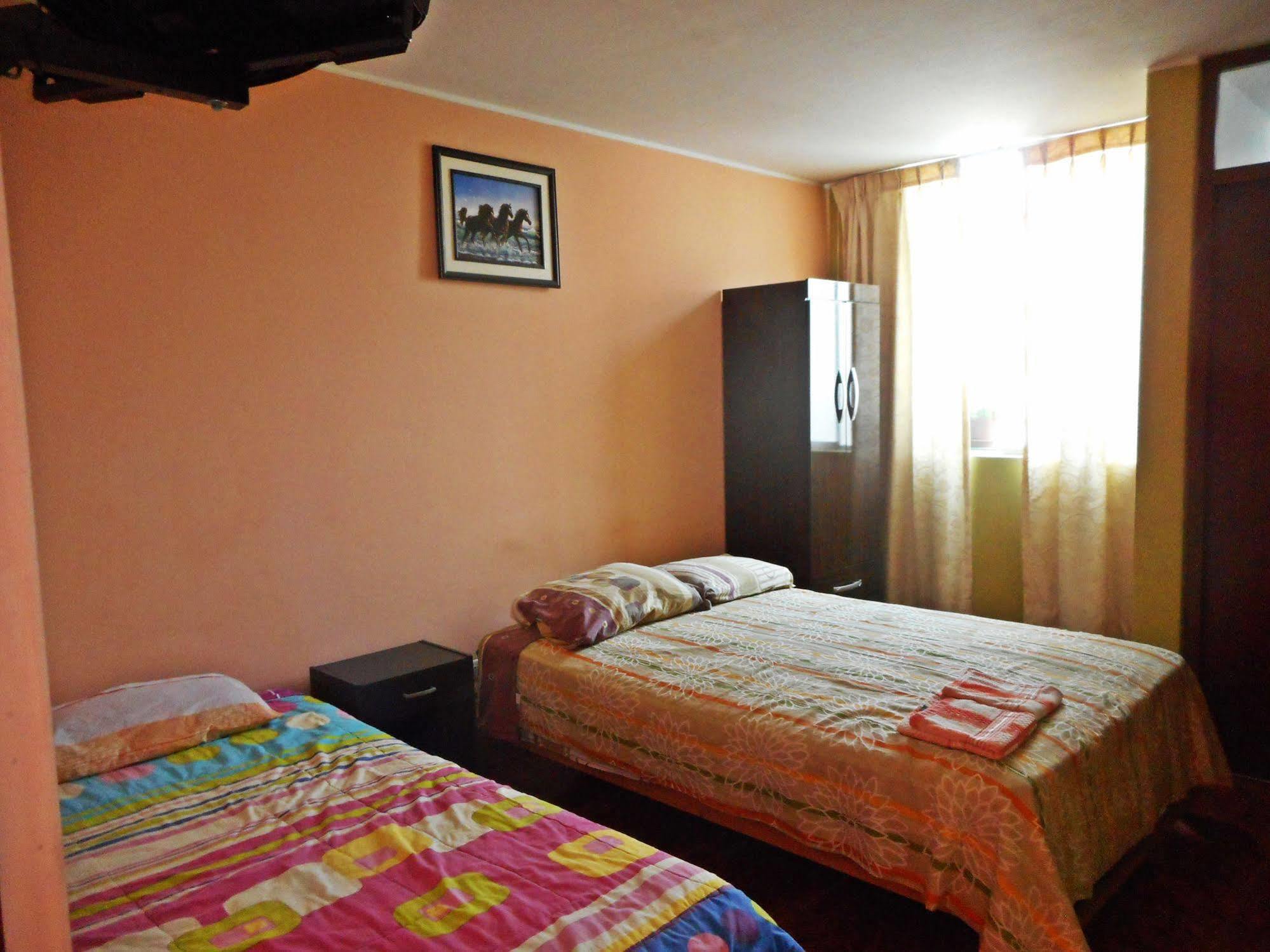 Hostal Geminis San Juan Bautista ภายนอก รูปภาพ