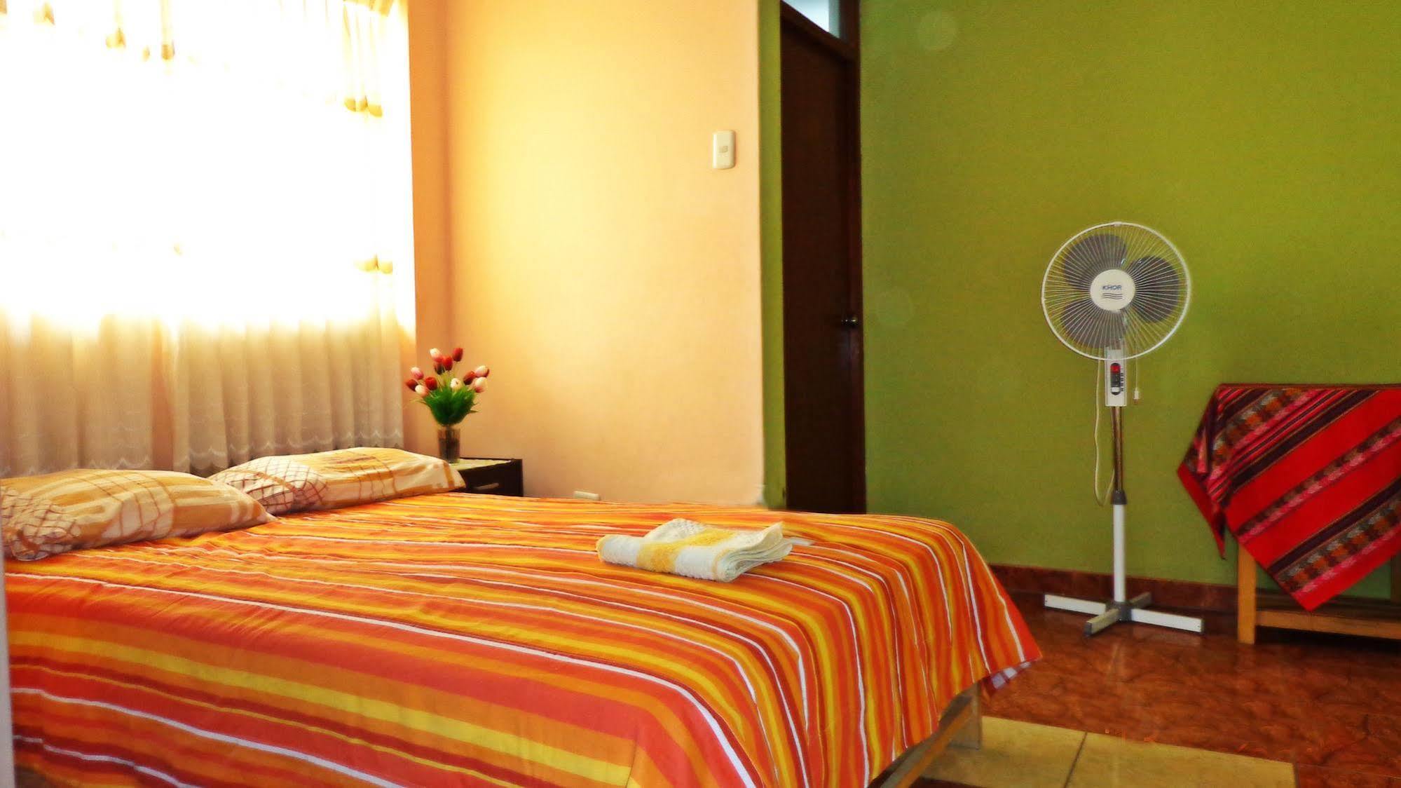 Hostal Geminis San Juan Bautista ภายนอก รูปภาพ