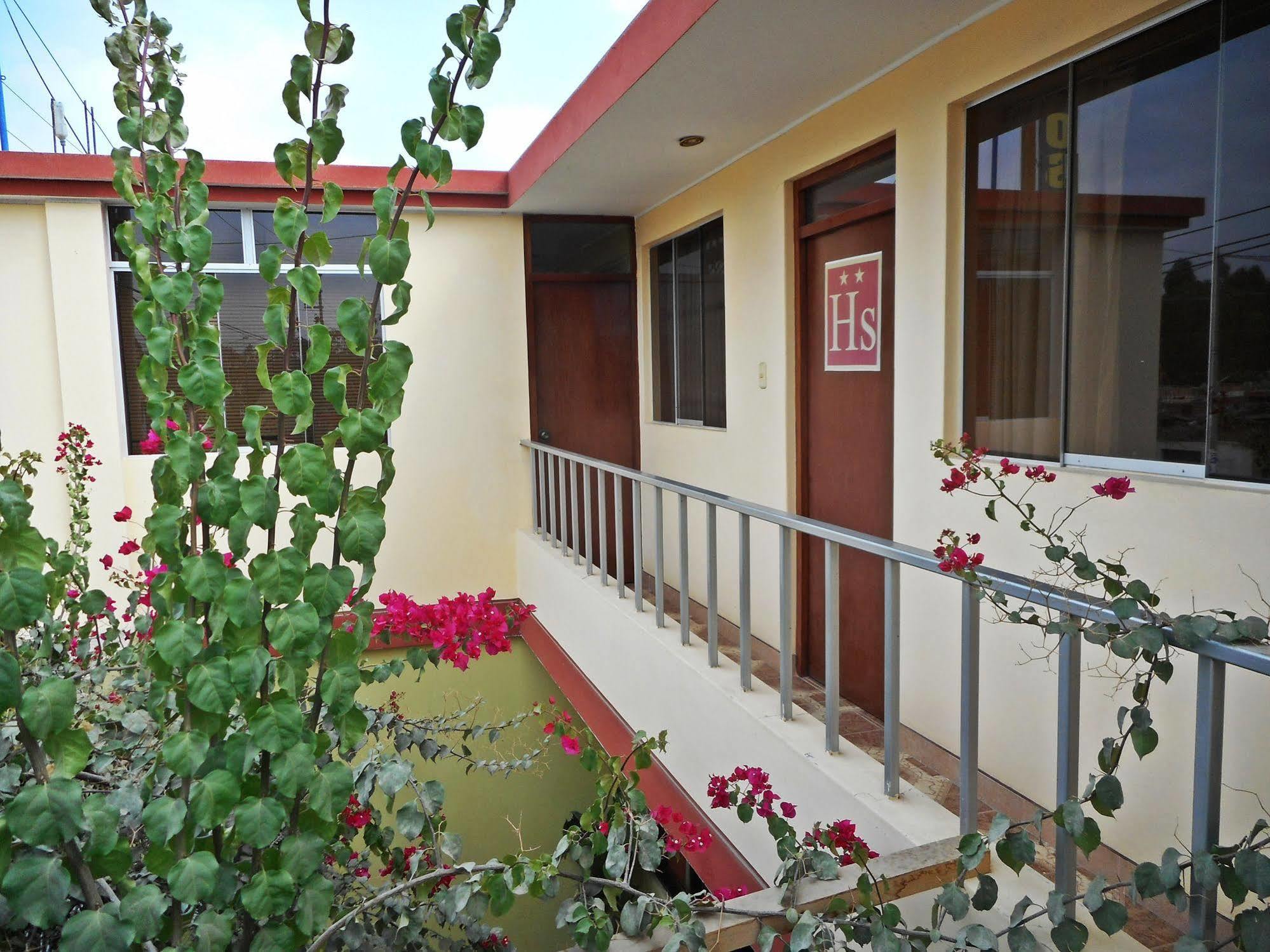 Hostal Geminis San Juan Bautista ภายนอก รูปภาพ
