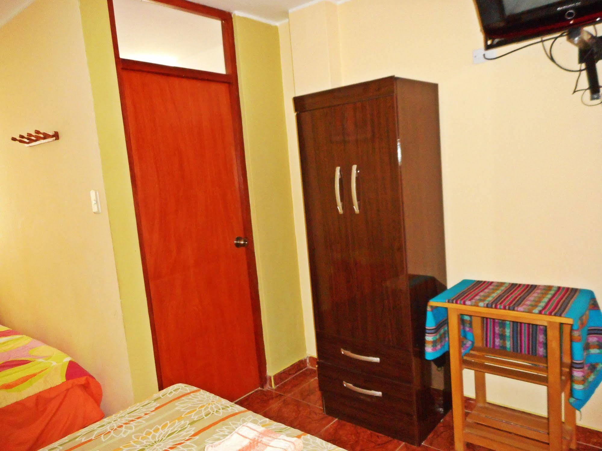 Hostal Geminis San Juan Bautista ภายนอก รูปภาพ