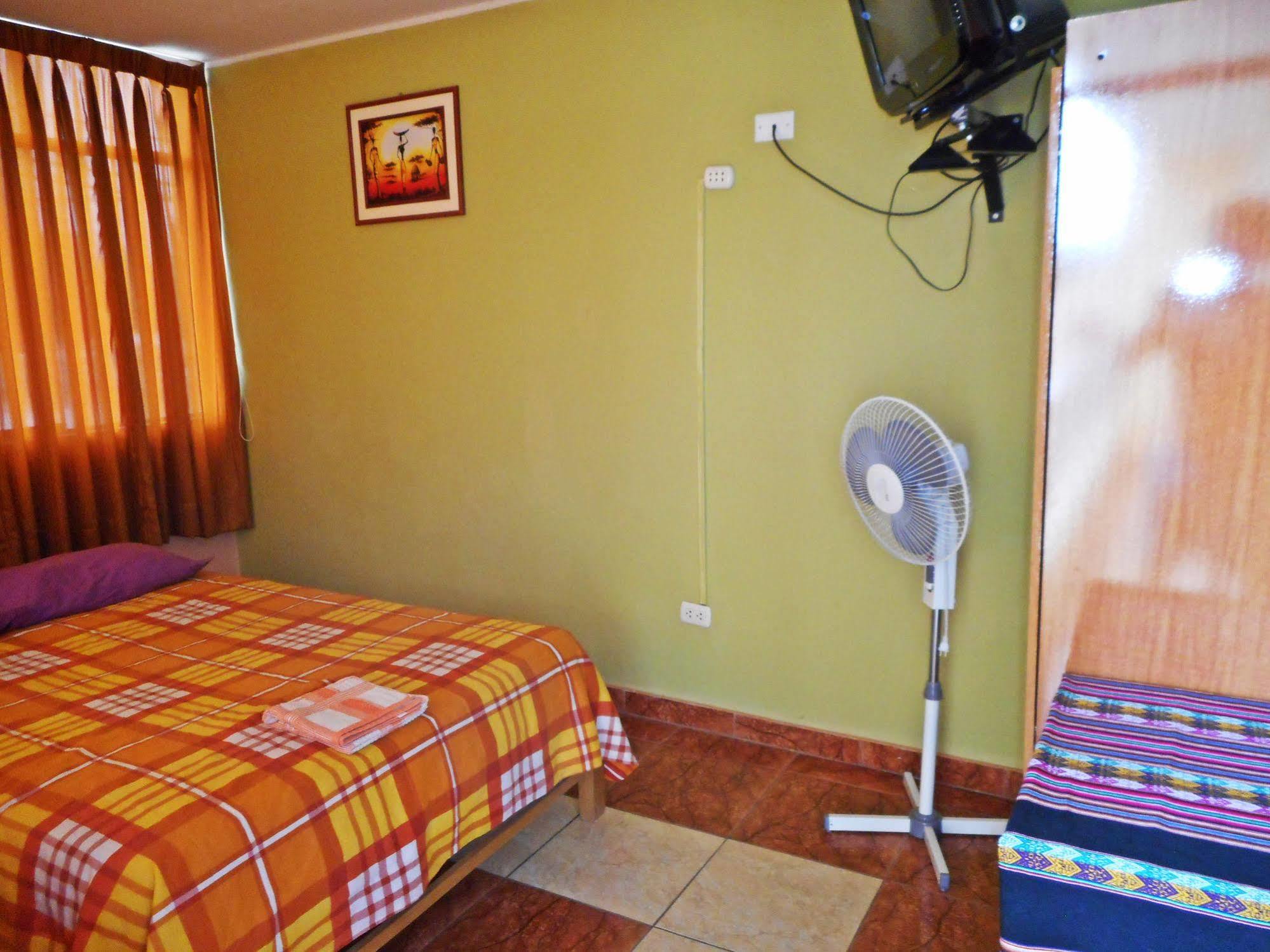 Hostal Geminis San Juan Bautista ภายนอก รูปภาพ