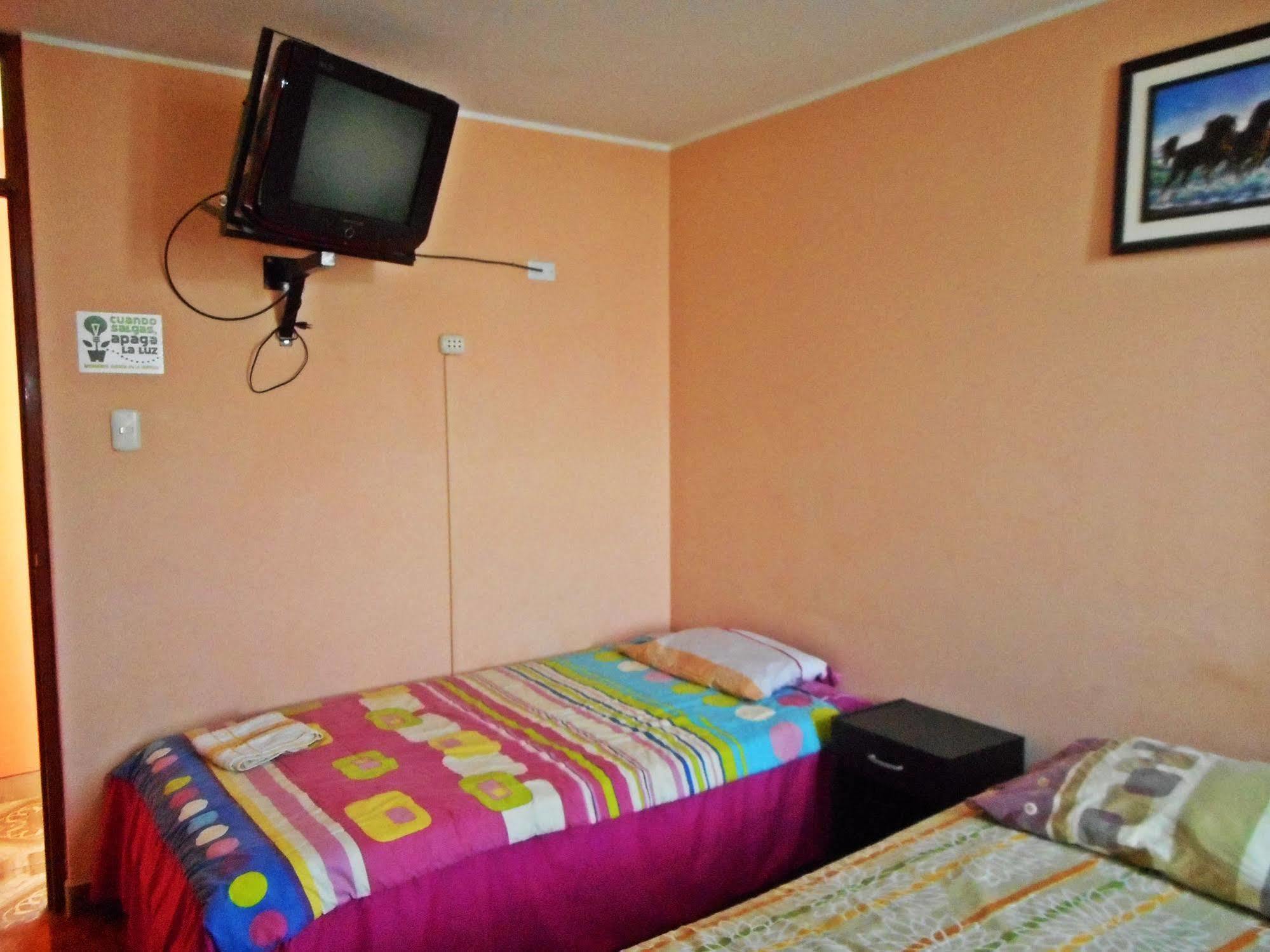 Hostal Geminis San Juan Bautista ภายนอก รูปภาพ