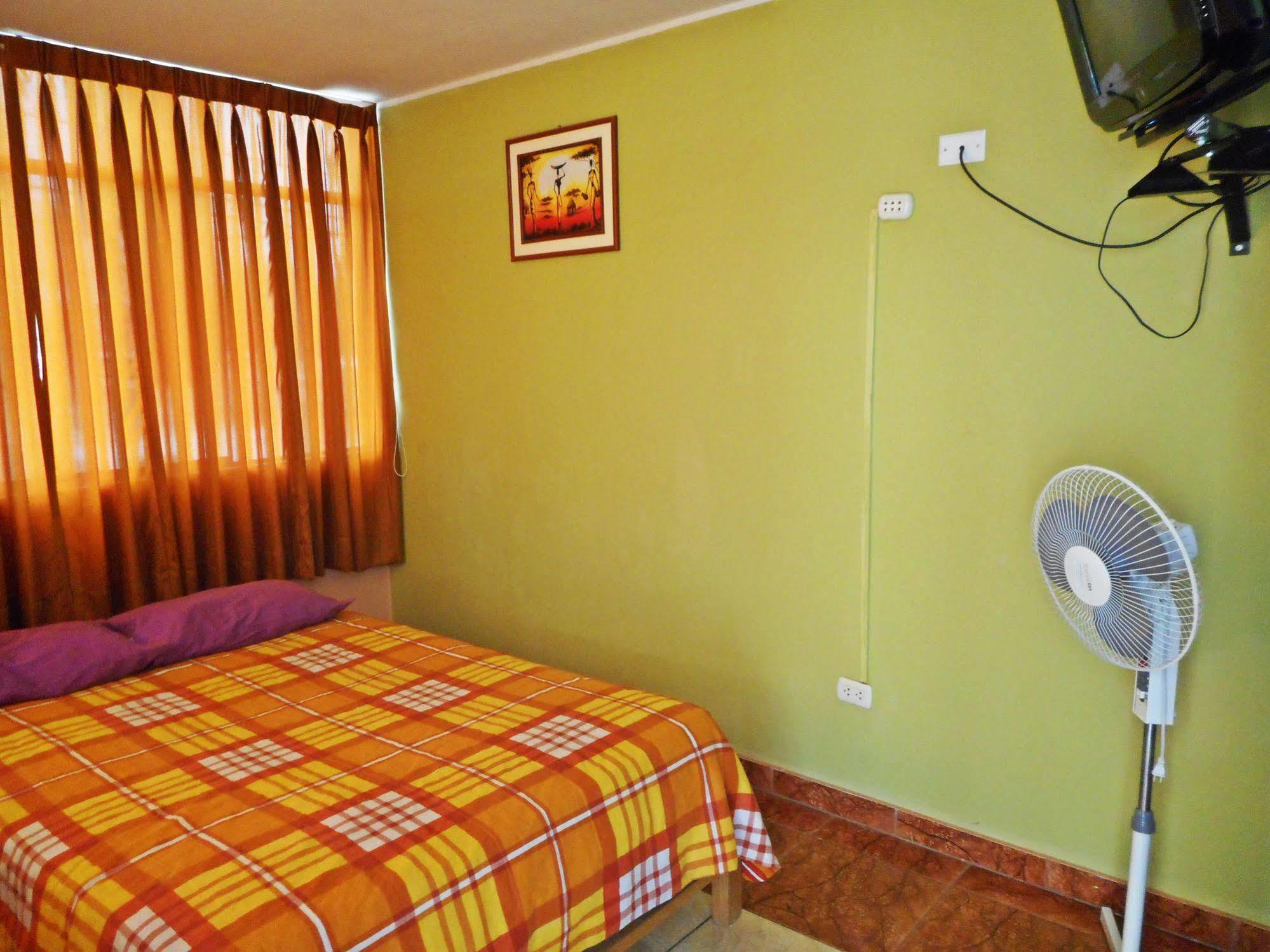 Hostal Geminis San Juan Bautista ภายนอก รูปภาพ
